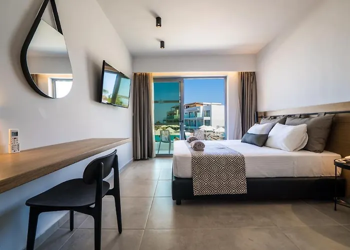 Готель Harmony Crest & Adults Only 4*