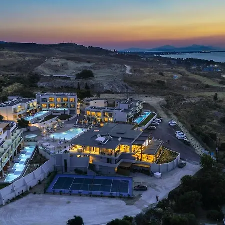 Harmony Crest & Adults Only Hotell