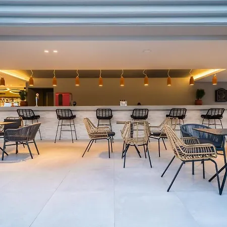 Harmony Crest & Adults Only Kos-stad