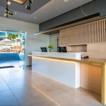 Harmony Crest & Adults Only 4*